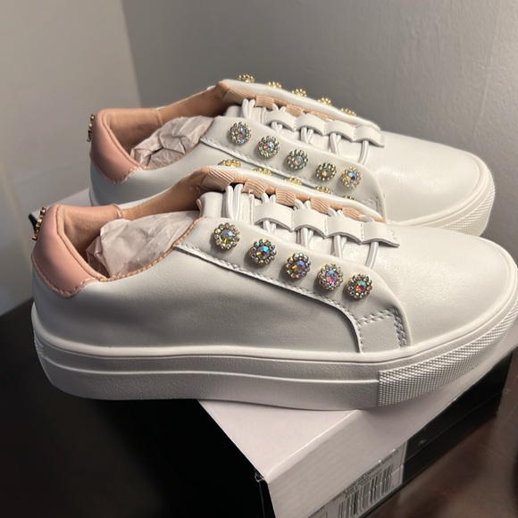 Adorable Kurt Geiger NWT girls size 1 tennis shoes - Picture 2 of 4